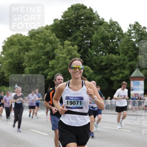 29.06.2025 - hella hamburg halbmarathon Jannik Wohlers http://msf.ph/oto/8148401 29.06.2025 10:49:13 Lombardsbrücke 1040, 1041, 1625, 1805, 1888, 2466, 2668, 2862, 2997, 3183, 3383, 3943, 4769, 5076, 5552, 5694, 6191, 6694, 7305, 7339, 7650, 7679, 9162, 9261, 10403, 10704, 11558, 11631, 12388, 13764, 13915, 13942, 14137, 14184, 14214, 14389, 14390, 14529, 15063, 15412, 15582, 16097, 16265, 16512, 16944, 16953, 17196, 18086, 18404, 18586, 18684, 19071, 19247 meine-sportfotos.de