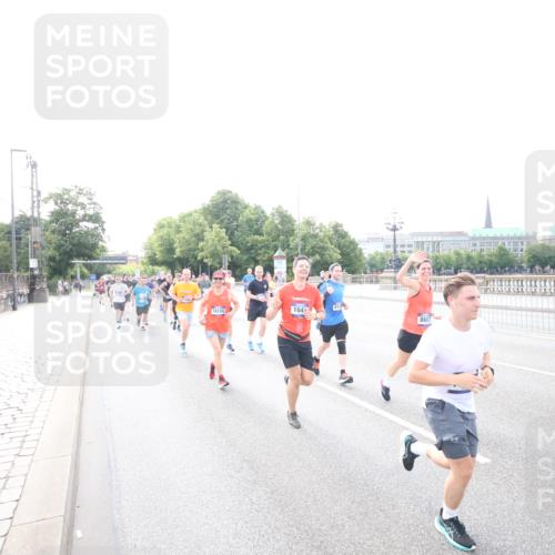 29.06.2025 - hella hamburg halbmarathon Jannik Wohlers http://msf.ph/oto/8148415 29.06.2025 10:17:34 Lombardsbrücke 1159, 1160, 1268, 1325, 1622, 1641, 2147, 2931, 3138, 3977, 5004, 5290, 5611, 5733, 7094, 7641, 7649, 7838, 7882, 7883, 8128, 8248, 8607, 8799, 9400, 9539, 9717, 9734, 9798, 9964, 10174, 10332, 10509, 10831, 10946, 11156, 11275, 11352, 11450, 11656, 11916, 11949, 12274, 12401, 12553, 12598, 12752, 13681, 13843, 14013, 14420, 14496, 14701, 14738, 14795, 14825, 14831, 15182, 15183, 15203, 15322, 15614, 16038, 16576, 16644, 16707, 16792, 17270, 17616 meine-sportfotos.de