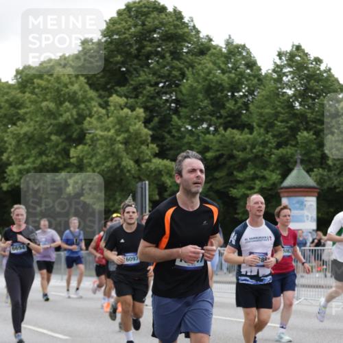 29.06.2025 - hella hamburg halbmarathon Jannik Wohlers http://msf.ph/oto/8148431 29.06.2025 10:49:14 Lombardsbrücke 1040, 1041, 1625, 1805, 1888, 2466, 2668, 2862, 2997, 3183, 3383, 3943, 5076, 5552, 5694, 6191, 6694, 7305, 7339, 7366, 7650, 7679, 9162, 9261, 10403, 10704, 11558, 11631, 12388, 13764, 13915, 13942, 14137, 14184, 14214, 14389, 14390, 14529, 15063, 15412, 15582, 16097, 16265, 16512, 16944, 16953, 16975, 17196, 18086, 18404, 18586, 18684, 19071, 19247 meine-sportfotos.de