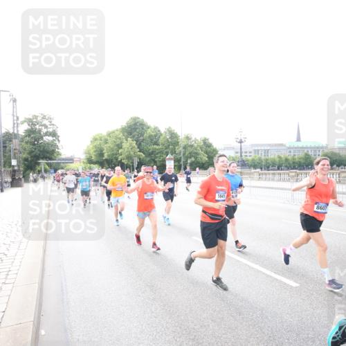 29.06.2025 - hella hamburg halbmarathon Jannik Wohlers http://msf.ph/oto/8148438 29.06.2025 10:17:34 Lombardsbrücke 1159, 1160, 1268, 1325, 1622, 1641, 2147, 2931, 3138, 3977, 5004, 5290, 5611, 5733, 7094, 7641, 7649, 7838, 7882, 7883, 8128, 8248, 8607, 8799, 9400, 9539, 9717, 9734, 9798, 9964, 10174, 10332, 10509, 10831, 10946, 11156, 11275, 11352, 11450, 11656, 11916, 11949, 12274, 12401, 12553, 12598, 12752, 13681, 13843, 14013, 14420, 14496, 14701, 14738, 14795, 14825, 14831, 15182, 15183, 15203, 15322, 15614, 16038, 16576, 16644, 16707, 16792, 17270, 17616 meine-sportfotos.de
