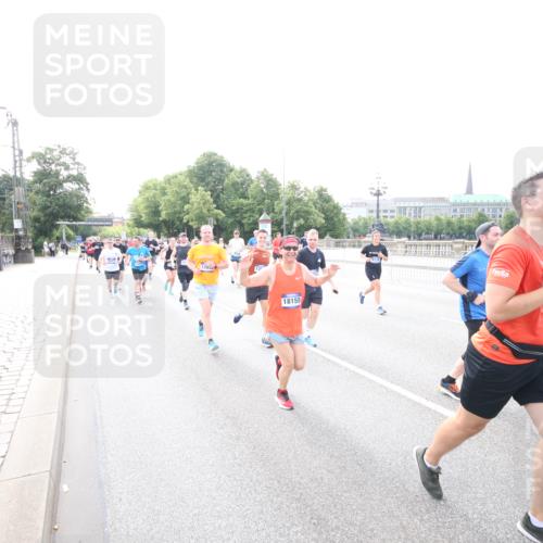 29.06.2025 - hella hamburg halbmarathon Jannik Wohlers http://msf.ph/oto/8148449 29.06.2025 10:17:35 Lombardsbrücke 1159, 1160, 1268, 1325, 1622, 1641, 1982, 2147, 2931, 3138, 3977, 5004, 5290, 5611, 5733, 6270, 7094, 7641, 7649, 7838, 7882, 7883, 8128, 8248, 8607, 8799, 9539, 9717, 9734, 9798, 9964, 10174, 10332, 10509, 10831, 10946, 11156, 11275, 11352, 11450, 11656, 11916, 11949, 12274, 12401, 12553, 12598, 12752, 13681, 13843, 14013, 14420, 14496, 14701, 14738, 14795, 14825, 14831, 15182, 15183, 15203, 15322, 15343, 15614, 16038, 16576, 16644, 16707, 16792, 16829, 17270 meine-sportfotos.de