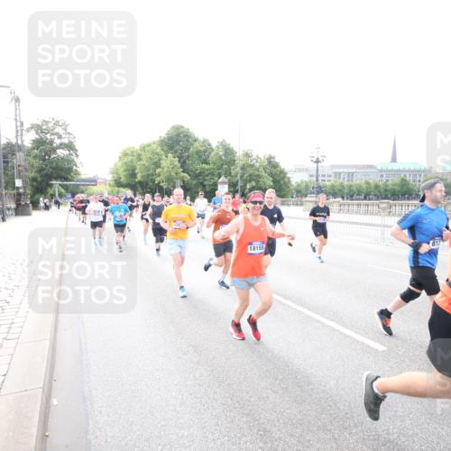 29.06.2025 - hella hamburg halbmarathon Jannik Wohlers http://msf.ph/oto/8148458 29.06.2025 10:17:35 Lombardsbrücke 1159, 1160, 1268, 1325, 1622, 1641, 1982, 2147, 2931, 3138, 3977, 5004, 5290, 5611, 5733, 6270, 7094, 7641, 7649, 7838, 7882, 7883, 8128, 8248, 8607, 8799, 9539, 9717, 9734, 9798, 9964, 10174, 10332, 10509, 10831, 10946, 11156, 11275, 11352, 11450, 11656, 11916, 11949, 12274, 12401, 12553, 12598, 12752, 13681, 13843, 14013, 14420, 14496, 14701, 14738, 14795, 14825, 14831, 15182, 15183, 15203, 15322, 15343, 15614, 16038, 16576, 16644, 16707, 16792, 16829, 17270 meine-sportfotos.de