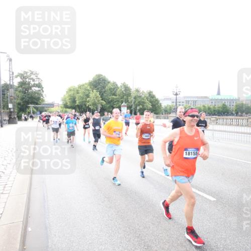 29.06.2025 - hella hamburg halbmarathon Jannik Wohlers http://msf.ph/oto/8148466 29.06.2025 10:17:35 Lombardsbrücke 1159, 1160, 1268, 1325, 1622, 1641, 1982, 2147, 2931, 3138, 3977, 5004, 5290, 5611, 5733, 6270, 7094, 7641, 7649, 7838, 7882, 7883, 8128, 8248, 8607, 8799, 9539, 9717, 9734, 9798, 9964, 10174, 10332, 10509, 10831, 10946, 11156, 11275, 11352, 11450, 11656, 11916, 11949, 12274, 12401, 12553, 12598, 12752, 13681, 13843, 14013, 14420, 14496, 14701, 14738, 14795, 14825, 14831, 15182, 15183, 15203, 15322, 15343, 15614, 16038, 16576, 16644, 16707, 16792, 16829, 17270 meine-sportfotos.de