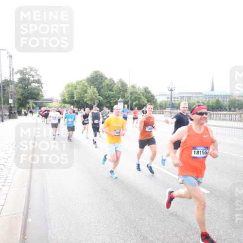 29.06.2025 - hella hamburg halbmarathon Jannik Wohlers http://msf.ph/oto/8148473 29.06.2025 10:17:35 Lombardsbrücke 1159, 1160, 1268, 1325, 1622, 1641, 1982, 2147, 2931, 3138, 3977, 5004, 5290, 5611, 5733, 6270, 7094, 7641, 7649, 7838, 7882, 7883, 8128, 8248, 8607, 8799, 9539, 9717, 9734, 9798, 9964, 10174, 10332, 10509, 10831, 10946, 11156, 11275, 11352, 11450, 11656, 11916, 11949, 12274, 12401, 12553, 12598, 12752, 13681, 13843, 14013, 14420, 14496, 14701, 14738, 14795, 14825, 14831, 15182, 15183, 15203, 15322, 15343, 15614, 16038, 16576, 16644, 16707, 16792, 16829, 17270 meine-sportfotos.de