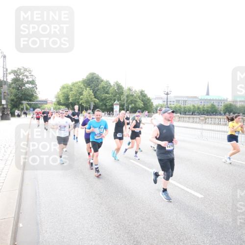 29.06.2025 - hella hamburg halbmarathon Jannik Wohlers http://msf.ph/oto/8148512 29.06.2025 10:17:37 Lombardsbrücke 1159, 1160, 1268, 1325, 1554, 1622, 1641, 1982, 2147, 2931, 3138, 3977, 5004, 5290, 6270, 7094, 7641, 7649, 7838, 7882, 7883, 8067, 8128, 8248, 8607, 8799, 9539, 9717, 9734, 9844, 9964, 10174, 10332, 10509, 10831, 10946, 11275, 11352, 11450, 11656, 11916, 11949, 12274, 12401, 12553, 12598, 12752, 13619, 13681, 13843, 14013, 14496, 14701, 14738, 14795, 14825, 14831, 15182, 15183, 15203, 15322, 15343, 15614, 16038, 16109, 16576, 16644, 16707, 16792, 16829 meine-sportfotos.de