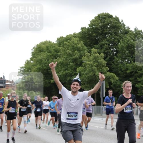 29.06.2025 - hella hamburg halbmarathon Jannik Wohlers http://msf.ph/oto/8148521 29.06.2025 10:49:16 Lombardsbrücke 1040, 1041, 1625, 1805, 1888, 2466, 2668, 2862, 2997, 3943, 5076, 5552, 5694, 6191, 6694, 7305, 7339, 7366, 7650, 7679, 8065, 9162, 10403, 10704, 11631, 12124, 12388, 13764, 13915, 13942, 14137, 14184, 14214, 14389, 14390, 14529, 14692, 15063, 15412, 15582, 16097, 16265, 16512, 16944, 16953, 16975, 17196, 17408, 18086, 18404, 18586, 18684, 19071, 19247 meine-sportfotos.de
