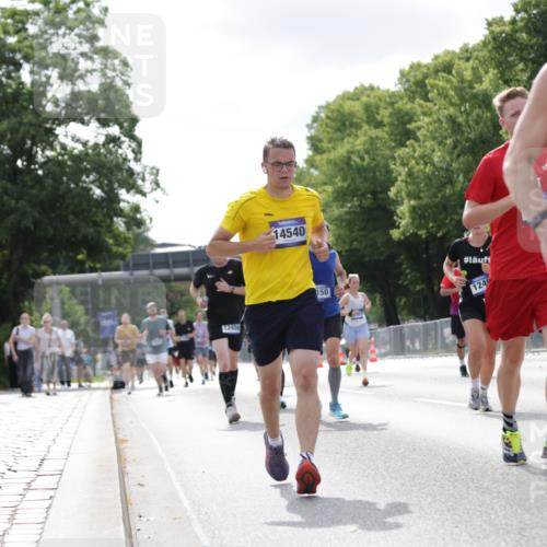 29.06.2025 - hella hamburg halbmarathon Jannik Wohlers http://msf.ph/oto/8148524 29.06.2025 10:12:11 Lombardsbrücke 1249, 1610, 1785, 2531, 2891, 2963, 2964, 3182, 3248, 3262, 4453, 4499, 4554, 5150, 5166, 5597, 5598, 6822, 6966, 7014, 7907, 8971, 9254, 10581, 12456, 13566, 13816, 14540, 14868, 14869, 15369, 16473, 16826, 16911, 18178, 18493 meine-sportfotos.de