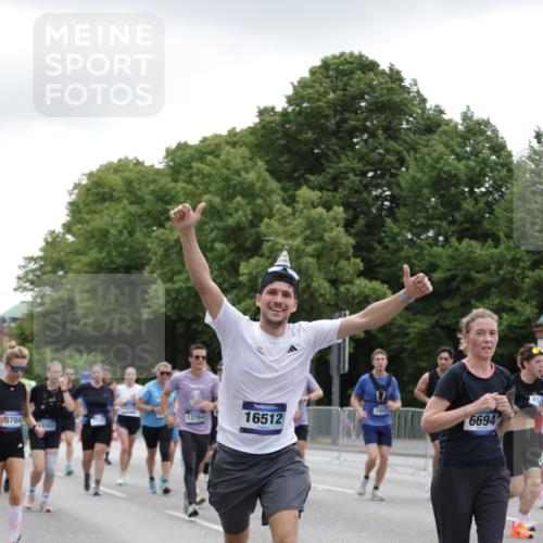 29.06.2025 - hella hamburg halbmarathon Jannik Wohlers http://msf.ph/oto/8148541 29.06.2025 10:49:16 Lombardsbrücke 1040, 1041, 1625, 1805, 1888, 2466, 2668, 2862, 2997, 3943, 5076, 5552, 5694, 6191, 6694, 7305, 7339, 7366, 7650, 7679, 8065, 9162, 10403, 10704, 11631, 12124, 12388, 13764, 13915, 13942, 14137, 14184, 14214, 14389, 14390, 14529, 14692, 15063, 15412, 15582, 16097, 16265, 16512, 16944, 16953, 16975, 17196, 17408, 18086, 18404, 18586, 18684, 19071, 19247 meine-sportfotos.de