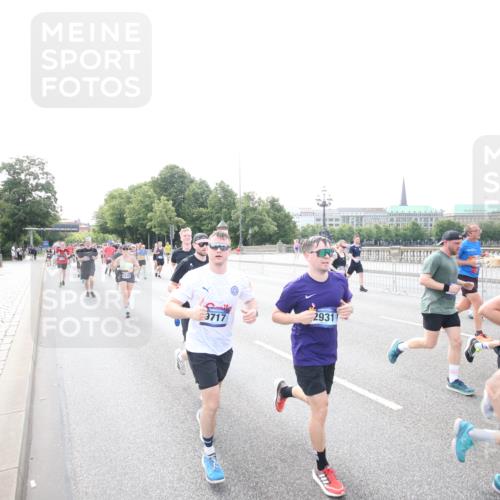 29.06.2025 - hella hamburg halbmarathon Jannik Wohlers http://msf.ph/oto/8148542 29.06.2025 10:17:38 Lombardsbrücke 1159, 1160, 1268, 1325, 1554, 1622, 1641, 1982, 2147, 2931, 3977, 4804, 5004, 5290, 6270, 7094, 7641, 7649, 7838, 7882, 7883, 8067, 8128, 8248, 8607, 8799, 9539, 9717, 9734, 9844, 9964, 10174, 10332, 10509, 10831, 10946, 11275, 11352, 11450, 11656, 11916, 11949, 12274, 12401, 12553, 12598, 12752, 13619, 13681, 13843, 14013, 14320, 14496, 14701, 14738, 14795, 14825, 14831, 15182, 15183, 15203, 15322, 15343, 15614, 16109, 16644, 16707, 16792, 16829 meine-sportfotos.de