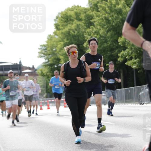 29.06.2025 - hella hamburg halbmarathon Jannik Wohlers http://msf.ph/oto/8148565 29.06.2025 10:12:15 Lombardsbrücke 1249, 1610, 1785, 1851, 1939, 2531, 2891, 2963, 2964, 3182, 3248, 3262, 4453, 4554, 5150, 5166, 5597, 5598, 7014, 7907, 8917, 8971, 9254, 10581, 11025, 12456, 13566, 13816, 14540, 14869, 15012, 15369, 16473, 16826, 16911, 17994, 18178, 18493 meine-sportfotos.de