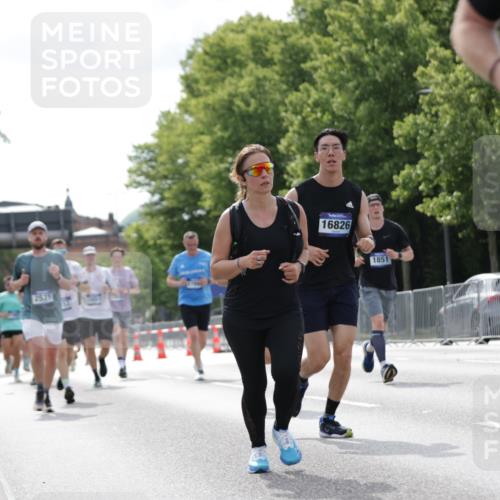 29.06.2025 - hella hamburg halbmarathon Jannik Wohlers http://msf.ph/oto/8148578 29.06.2025 10:12:15 Lombardsbrücke 1249, 1610, 1785, 1851, 1939, 2531, 2891, 2963, 2964, 3182, 3248, 3262, 4453, 4554, 5150, 5166, 5597, 5598, 7014, 7907, 8917, 8971, 9254, 10581, 11025, 12456, 13566, 13816, 14540, 14869, 15012, 15369, 16473, 16826, 16911, 17994, 18178, 18493 meine-sportfotos.de
