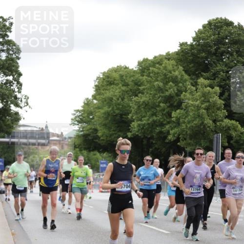 29.06.2025 - hella hamburg halbmarathon Jannik Wohlers http://msf.ph/oto/8148580 29.06.2025 10:49:17 Lombardsbrücke 1040, 1041, 1625, 1805, 1888, 2466, 2668, 2862, 2997, 3943, 5076, 5552, 5694, 6191, 6694, 7305, 7339, 7366, 7679, 8065, 9162, 10403, 10704, 11631, 12124, 12388, 13764, 13915, 13942, 14137, 14184, 14214, 14529, 14692, 15063, 15412, 15582, 16097, 16265, 16512, 16944, 16953, 16975, 17196, 17408, 18086, 18404, 18586, 18684, 19071, 19247 meine-sportfotos.de