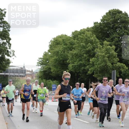 29.06.2025 - hella hamburg halbmarathon Jannik Wohlers http://msf.ph/oto/8148585 29.06.2025 10:49:17 Lombardsbrücke 1040, 1041, 1625, 1805, 1888, 2466, 2668, 2862, 2997, 3943, 5076, 5552, 5694, 6191, 6694, 7305, 7339, 7366, 7679, 8065, 9162, 10403, 10704, 11631, 12124, 12388, 13764, 13915, 13942, 14137, 14184, 14214, 14529, 14692, 15063, 15412, 15582, 16097, 16265, 16512, 16944, 16953, 16975, 17196, 17408, 18086, 18404, 18586, 18684, 19071, 19247 meine-sportfotos.de