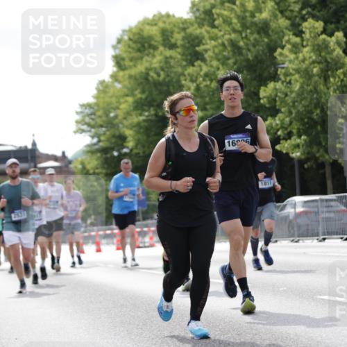 29.06.2025 - hella hamburg halbmarathon Jannik Wohlers http://msf.ph/oto/8148592 29.06.2025 10:12:15 Lombardsbrücke 1249, 1610, 1785, 1851, 1939, 2531, 2891, 2963, 2964, 3182, 3248, 3262, 4453, 4554, 5150, 5166, 5597, 5598, 7014, 7907, 8917, 8971, 9254, 10581, 11025, 12456, 13566, 13816, 14540, 14869, 15012, 15369, 16473, 16826, 16911, 17994, 18178, 18493 meine-sportfotos.de
