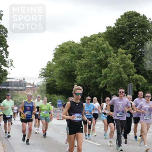 29.06.2025 - hella hamburg halbmarathon Jannik Wohlers http://msf.ph/oto/8148599 29.06.2025 10:49:18 Lombardsbrücke 1040, 1041, 1805, 1888, 2212, 2466, 2668, 2862, 2997, 5076, 5552, 5694, 6191, 6694, 7305, 7339, 7366, 7679, 8065, 9162, 10403, 10704, 11631, 12124, 12388, 13764, 13915, 13942, 14137, 14184, 14214, 14529, 14545, 14692, 15063, 15412, 15582, 16097, 16265, 16512, 16944, 16953, 16975, 17196, 17408, 18086, 18404, 18586, 18684, 19071, 19247 meine-sportfotos.de