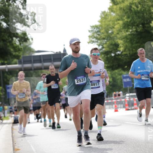 29.06.2025 - hella hamburg halbmarathon Jannik Wohlers http://msf.ph/oto/8148601 29.06.2025 10:12:17 Lombardsbrücke 1249, 1610, 1785, 1851, 1939, 2531, 2891, 2963, 2964, 3182, 3248, 4554, 5150, 5166, 5597, 5598, 6207, 7014, 7907, 8917, 8971, 10581, 11025, 12456, 13566, 13816, 14540, 14869, 15012, 15369, 16473, 16826, 16911, 17061, 17994, 18178, 18493 meine-sportfotos.de
