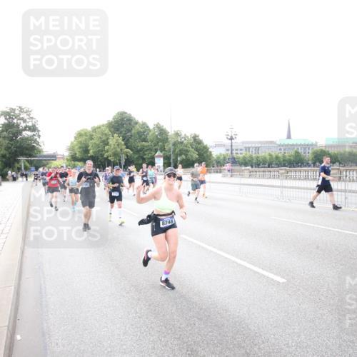 29.06.2025 - hella hamburg halbmarathon Jannik Wohlers http://msf.ph/oto/8148618 29.06.2025 10:17:40 Lombardsbrücke 1159, 1160, 1268, 1325, 1554, 1641, 1982, 2147, 2634, 2931, 3125, 3977, 4804, 5004, 6270, 7094, 7641, 7649, 7838, 7882, 7883, 8067, 8128, 8248, 8607, 8799, 9539, 9717, 9734, 9844, 9964, 10332, 10509, 10831, 10908, 10946, 11352, 11450, 11656, 11949, 12274, 12401, 12498, 12553, 12598, 12752, 12939, 13619, 13681, 13843, 14320, 14496, 14738, 14795, 14831, 15182, 15183, 15203, 15322, 15343, 15614, 16109, 16644, 16792, 16829 meine-sportfotos.de