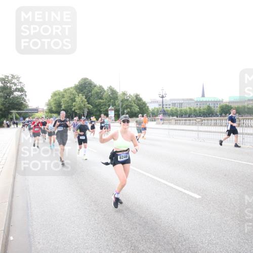 29.06.2025 - hella hamburg halbmarathon Jannik Wohlers http://msf.ph/oto/8148626 29.06.2025 10:17:40 Lombardsbrücke 1159, 1160, 1268, 1325, 1554, 1641, 1982, 2147, 2634, 2931, 3125, 3977, 4804, 5004, 6270, 7094, 7641, 7649, 7838, 7882, 7883, 8067, 8128, 8248, 8607, 8799, 9539, 9717, 9734, 9844, 9964, 10332, 10509, 10831, 10908, 10946, 11352, 11450, 11656, 11949, 12274, 12401, 12498, 12553, 12598, 12752, 12939, 13619, 13681, 13843, 14320, 14496, 14738, 14795, 14831, 15182, 15183, 15203, 15322, 15343, 15614, 16109, 16644, 16792, 16829 meine-sportfotos.de