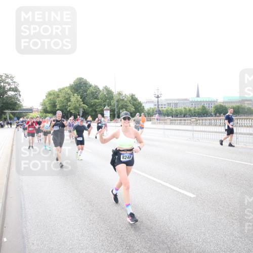 29.06.2025 - hella hamburg halbmarathon Jannik Wohlers http://msf.ph/oto/8148632 29.06.2025 10:17:40 Lombardsbrücke 1159, 1160, 1268, 1325, 1554, 1641, 1982, 2147, 2634, 2931, 3125, 3977, 4804, 5004, 6270, 7094, 7641, 7649, 7838, 7882, 7883, 8067, 8128, 8248, 8607, 8799, 9539, 9717, 9734, 9844, 9964, 10332, 10509, 10831, 10908, 10946, 11352, 11450, 11656, 11949, 12274, 12401, 12498, 12553, 12598, 12752, 12939, 13619, 13681, 13843, 14320, 14496, 14738, 14795, 14831, 15182, 15183, 15203, 15322, 15343, 15614, 16109, 16644, 16792, 16829 meine-sportfotos.de