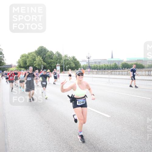 29.06.2025 - hella hamburg halbmarathon Jannik Wohlers http://msf.ph/oto/8148645 29.06.2025 10:17:41 Lombardsbrücke 1159, 1160, 1268, 1325, 1554, 1641, 1982, 2087, 2147, 2634, 2931, 3125, 3977, 4804, 5004, 6270, 7094, 7641, 7649, 7838, 7882, 7883, 8067, 8128, 8248, 8607, 8799, 9539, 9717, 9734, 9844, 9964, 10332, 10509, 10908, 10946, 11352, 11450, 11949, 12274, 12401, 12498, 12553, 12598, 12752, 12939, 13619, 13681, 14320, 14496, 14738, 14795, 14831, 15182, 15183, 15203, 15322, 15343, 15614, 16109, 16644, 16792, 16829 meine-sportfotos.de