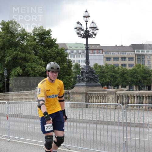 29.06.2025 - hella hamburg halbmarathon Jannik Wohlers http://msf.ph/oto/8148650 29.06.2025 09:11:39 Lombardsbrücke  meine-sportfotos.de