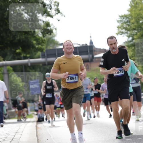 29.06.2025 - hella hamburg halbmarathon Jannik Wohlers http://msf.ph/oto/8148667 29.06.2025 10:12:21 Lombardsbrücke 1249, 1785, 1851, 1939, 2531, 2891, 5150, 6207, 7907, 8917, 8971, 10067, 11025, 12456, 13566, 13816, 14540, 14869, 15012, 15369, 16826, 16911, 17061, 17994, 18178, 18530 meine-sportfotos.de