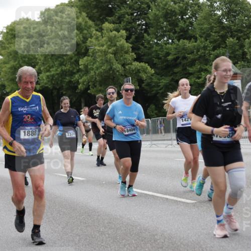 29.06.2025 - hella hamburg halbmarathon Jannik Wohlers http://msf.ph/oto/8148670 29.06.2025 10:49:21 Lombardsbrücke 1040, 1041, 1805, 1888, 2212, 2466, 2862, 2997, 4870, 5076, 5552, 5694, 6694, 7305, 7339, 7366, 7679, 8065, 9015, 9162, 10403, 10683, 10704, 12124, 12388, 13764, 13915, 13942, 14137, 14184, 14214, 14529, 14545, 14692, 15063, 15582, 16097, 16265, 16512, 16944, 16953, 16975, 17196, 17408, 18086, 18404, 18586, 18684, 19071, 19247 meine-sportfotos.de