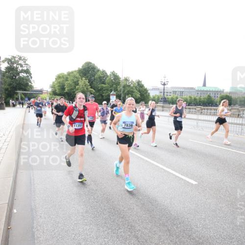 29.06.2025 - hella hamburg halbmarathon Jannik Wohlers http://msf.ph/oto/8148678 29.06.2025 10:17:43 Lombardsbrücke 1159, 1160, 1268, 1325, 1554, 1641, 1982, 2087, 2147, 2634, 2931, 3125, 3321, 3482, 3977, 4738, 4804, 6270, 7094, 7641, 7649, 7838, 7882, 7883, 8067, 8128, 8248, 8607, 9539, 9717, 9734, 9844, 10332, 10509, 10908, 10946, 11352, 11450, 11949, 12274, 12498, 12598, 12752, 12939, 13619, 13681, 14320, 14496, 14795, 14831, 15182, 15183, 15343, 15614, 16109, 16644, 16792, 16829 meine-sportfotos.de