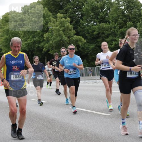 29.06.2025 - hella hamburg halbmarathon Jannik Wohlers http://msf.ph/oto/8148679 29.06.2025 10:49:21 Lombardsbrücke 1040, 1041, 1805, 1888, 2212, 2466, 2862, 2997, 4870, 5076, 5552, 5694, 6694, 7305, 7339, 7366, 7679, 8065, 9015, 9162, 10403, 10683, 10704, 12124, 12388, 13764, 13915, 13942, 14137, 14184, 14214, 14529, 14545, 14692, 15063, 15582, 16097, 16265, 16512, 16944, 16953, 16975, 17196, 17408, 18086, 18404, 18586, 18684, 19071, 19247 meine-sportfotos.de