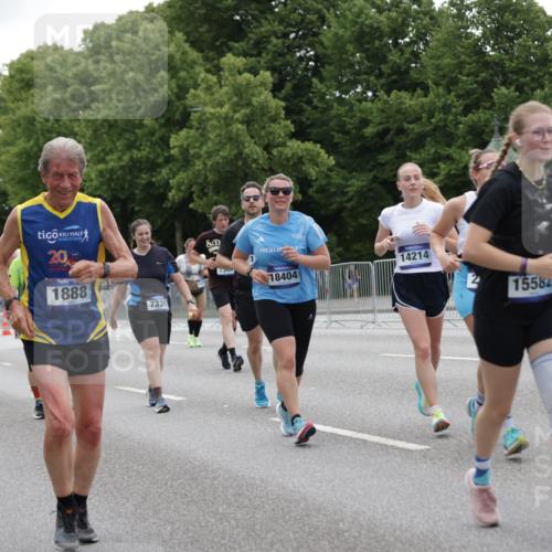 29.06.2025 - hella hamburg halbmarathon Jannik Wohlers http://msf.ph/oto/8148683 29.06.2025 10:49:21 Lombardsbrücke 1040, 1041, 1805, 1888, 2212, 2466, 2862, 2997, 4870, 5076, 5552, 5694, 6694, 7305, 7339, 7366, 7679, 8065, 9015, 9162, 10403, 10683, 10704, 12124, 12388, 13764, 13915, 13942, 14137, 14184, 14214, 14529, 14545, 14692, 15063, 15582, 16097, 16265, 16512, 16944, 16953, 16975, 17196, 17408, 18086, 18404, 18586, 18684, 19071, 19247 meine-sportfotos.de