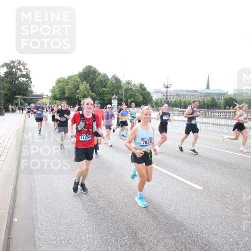 29.06.2025 - hella hamburg halbmarathon Jannik Wohlers http://msf.ph/oto/8148684 29.06.2025 10:17:43 Lombardsbrücke 1159, 1160, 1268, 1325, 1554, 1641, 1982, 2087, 2147, 2634, 2931, 3125, 3321, 3482, 3977, 4738, 4804, 6270, 7094, 7641, 7649, 7838, 7882, 7883, 8067, 8128, 8248, 8607, 9539, 9717, 9734, 9844, 10332, 10509, 10908, 10946, 11352, 11450, 11949, 12274, 12498, 12598, 12752, 12939, 13619, 13681, 14320, 14496, 14795, 14831, 15182, 15183, 15343, 15614, 16109, 16644, 16792, 16829 meine-sportfotos.de