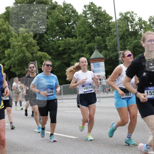 29.06.2025 - hella hamburg halbmarathon Jannik Wohlers http://msf.ph/oto/8148688 29.06.2025 10:49:22 Lombardsbrücke 1040, 1041, 1888, 2212, 2466, 2862, 2997, 4870, 5076, 5552, 5694, 6694, 7305, 7339, 7366, 7679, 8065, 9015, 9162, 10403, 10683, 10704, 12124, 12388, 13764, 13915, 13942, 14137, 14184, 14214, 14529, 14545, 14692, 15063, 15582, 16097, 16265, 16512, 16944, 16953, 16975, 17196, 17408, 18086, 18404, 18684, 19071, 19247 meine-sportfotos.de