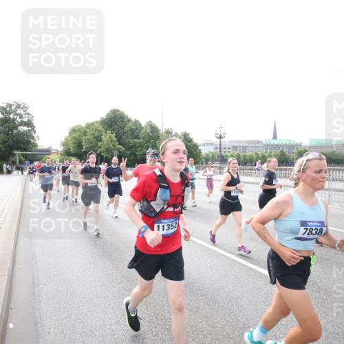 29.06.2025 - hella hamburg halbmarathon Jannik Wohlers http://msf.ph/oto/8148701 29.06.2025 10:17:44 Lombardsbrücke 1159, 1160, 1268, 1325, 1554, 1641, 1982, 2087, 2147, 2634, 2931, 3125, 3321, 3482, 3977, 4738, 4804, 6270, 7094, 7641, 7649, 7838, 7882, 7883, 8067, 8128, 8248, 8607, 9539, 9717, 9734, 9844, 10332, 10908, 10946, 11352, 11450, 11949, 12274, 12498, 12598, 12752, 12939, 13619, 13681, 14320, 14496, 14795, 14831, 15182, 15183, 15343, 15614, 16109, 16644, 16792, 16829, 18677 meine-sportfotos.de