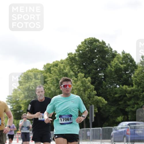 29.06.2025 - hella hamburg halbmarathon Jannik Wohlers http://msf.ph/oto/8148702 29.06.2025 10:12:24 Lombardsbrücke 1020, 1051, 1249, 1851, 1939, 2531, 2891, 2942, 4532, 5150, 6207, 7907, 8917, 8971, 10067, 10402, 11025, 11720, 12456, 13566, 13816, 14540, 14869, 15012, 15369, 15531, 16323, 16826, 16911, 17061, 17994, 18178, 18530 meine-sportfotos.de