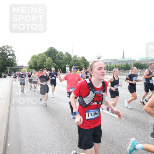29.06.2025 - hella hamburg halbmarathon Jannik Wohlers http://msf.ph/oto/8148709 29.06.2025 10:17:44 Lombardsbrücke 1159, 1160, 1268, 1325, 1554, 1641, 1982, 2087, 2147, 2634, 2931, 3125, 3321, 3482, 3977, 4738, 4804, 6270, 7094, 7641, 7649, 7838, 7882, 7883, 8067, 8128, 8248, 8607, 9539, 9717, 9734, 9844, 10332, 10908, 10946, 11352, 11450, 11949, 12274, 12498, 12598, 12752, 12939, 13619, 13681, 14320, 14496, 14795, 14831, 15182, 15183, 15343, 15614, 16109, 16644, 16792, 16829, 18677 meine-sportfotos.de