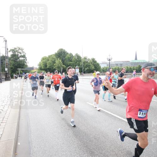 29.06.2025 - hella hamburg halbmarathon Jannik Wohlers http://msf.ph/oto/8148715 29.06.2025 10:17:45 Lombardsbrücke 1159, 1160, 1268, 1325, 1554, 1982, 2087, 2147, 2634, 2931, 3125, 3321, 3482, 3977, 4710, 4738, 4804, 6270, 7094, 7641, 7649, 7838, 7882, 7883, 8067, 8128, 8248, 8607, 9539, 9717, 9734, 9844, 10332, 10908, 10946, 11352, 11450, 11949, 12274, 12498, 12598, 12752, 12939, 13619, 13681, 14320, 14496, 14795, 14831, 15182, 15183, 15343, 15614, 16109, 16644, 16792, 16829, 18145, 18677 meine-sportfotos.de