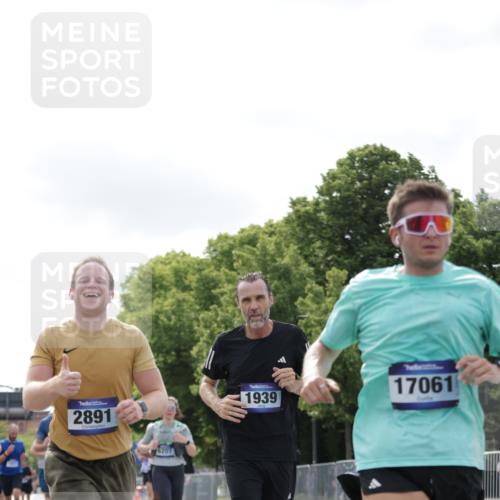 29.06.2025 - hella hamburg halbmarathon Jannik Wohlers http://msf.ph/oto/8148724 29.06.2025 10:12:24 Lombardsbrücke 1020, 1051, 1249, 1851, 1939, 2531, 2891, 2942, 4532, 5150, 6207, 7907, 8917, 8971, 10067, 10402, 11025, 11720, 12456, 13566, 13816, 14540, 14869, 15012, 15369, 15531, 16323, 16826, 16911, 17061, 17994, 18178, 18530 meine-sportfotos.de