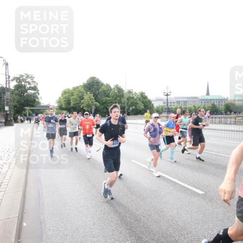 29.06.2025 - hella hamburg halbmarathon Jannik Wohlers http://msf.ph/oto/8148726 29.06.2025 10:17:45 Lombardsbrücke 1159, 1160, 1268, 1325, 1554, 1982, 2087, 2147, 2634, 2931, 3125, 3321, 3482, 3977, 4710, 4738, 4804, 6270, 7094, 7641, 7649, 7838, 7882, 7883, 8067, 8128, 8248, 8607, 9539, 9717, 9734, 9844, 10332, 10908, 10946, 11352, 11450, 11949, 12274, 12498, 12598, 12752, 12939, 13619, 13681, 14320, 14496, 14795, 14831, 15182, 15183, 15343, 15614, 16109, 16644, 16792, 16829, 18145, 18677 meine-sportfotos.de