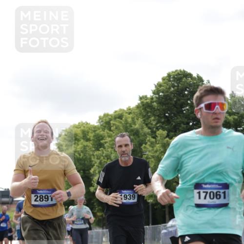 29.06.2025 - hella hamburg halbmarathon Jannik Wohlers http://msf.ph/oto/8148728 29.06.2025 10:12:24 Lombardsbrücke 1020, 1051, 1249, 1851, 1939, 2531, 2891, 2942, 4532, 5150, 6207, 7907, 8917, 8971, 10067, 10402, 11025, 11720, 12456, 13566, 13816, 14540, 14869, 15012, 15369, 15531, 16323, 16826, 16911, 17061, 17994, 18178, 18530 meine-sportfotos.de