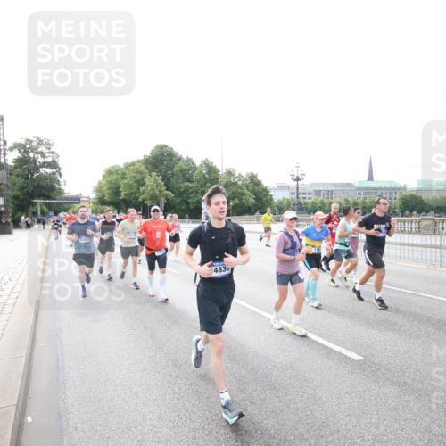 29.06.2025 - hella hamburg halbmarathon Jannik Wohlers http://msf.ph/oto/8148739 29.06.2025 10:17:45 Lombardsbrücke 1159, 1160, 1268, 1325, 1554, 1982, 2087, 2147, 2634, 2931, 3125, 3321, 3482, 3977, 4710, 4738, 4804, 6270, 7094, 7641, 7649, 7838, 7882, 7883, 8067, 8128, 8248, 8607, 9539, 9717, 9734, 9844, 10332, 10908, 10946, 11352, 11450, 11949, 12274, 12498, 12598, 12752, 12939, 13619, 13681, 14320, 14496, 14795, 14831, 15182, 15183, 15343, 15614, 16109, 16644, 16792, 16829, 18145, 18677 meine-sportfotos.de