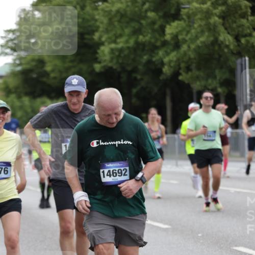 29.06.2025 - hella hamburg halbmarathon Jannik Wohlers http://msf.ph/oto/8148751 29.06.2025 10:49:33 Lombardsbrücke 1487, 1511, 2212, 2997, 4090, 4870, 5076, 5749, 5751, 7366, 8065, 8254, 9015, 9940, 10403, 10683, 11030, 11760, 12124, 13309, 13381, 13744, 14214, 14505, 14545, 14692, 15626, 15633, 16265, 16365, 16975, 17408, 18086, 18961 meine-sportfotos.de