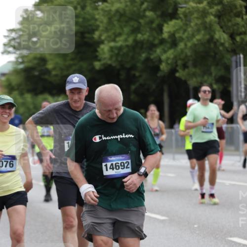29.06.2025 - hella hamburg halbmarathon Jannik Wohlers http://msf.ph/oto/8148756 29.06.2025 10:49:33 Lombardsbrücke 1487, 1511, 2212, 2997, 4090, 4870, 5076, 5749, 5751, 7366, 8065, 8254, 9015, 9940, 10403, 10683, 11030, 11760, 12124, 13309, 13381, 13744, 14214, 14505, 14545, 14692, 15626, 15633, 16265, 16365, 16975, 17408, 18086, 18961 meine-sportfotos.de
