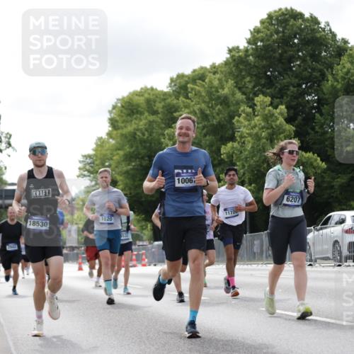 29.06.2025 - hella hamburg halbmarathon Jannik Wohlers http://msf.ph/oto/8148759 29.06.2025 10:12:27 Lombardsbrücke 1020, 1051, 1851, 1939, 2531, 2891, 2942, 4532, 5150, 6207, 7873, 7907, 8917, 10067, 10402, 11025, 11720, 12456, 14404, 14869, 15012, 15531, 16323, 16826, 16911, 17061, 17994, 18530 meine-sportfotos.de