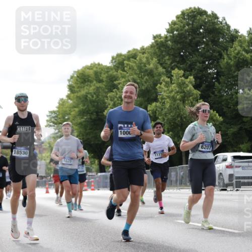 29.06.2025 - hella hamburg halbmarathon Jannik Wohlers http://msf.ph/oto/8148769 29.06.2025 10:12:27 Lombardsbrücke 1020, 1051, 1851, 1939, 2531, 2891, 2942, 4532, 5150, 6207, 7873, 7907, 8917, 10067, 10402, 11025, 11720, 12456, 14404, 14869, 15012, 15531, 16323, 16826, 16911, 17061, 17994, 18530 meine-sportfotos.de