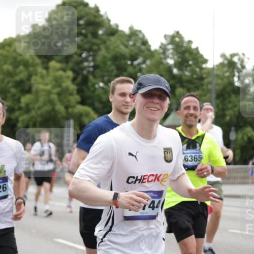 29.06.2025 - hella hamburg halbmarathon Jannik Wohlers http://msf.ph/oto/8148774 29.06.2025 10:49:39 Lombardsbrücke 1487, 1511, 2212, 3701, 4090, 4870, 5749, 5751, 5997, 6830, 7721, 7722, 7755, 8254, 9015, 9605, 9940, 10060, 10617, 10683, 11030, 11760, 13127, 13128, 13309, 13381, 13744, 13846, 14505, 14545, 15626, 15633, 16365, 16410, 16412, 18961, 19086 meine-sportfotos.de