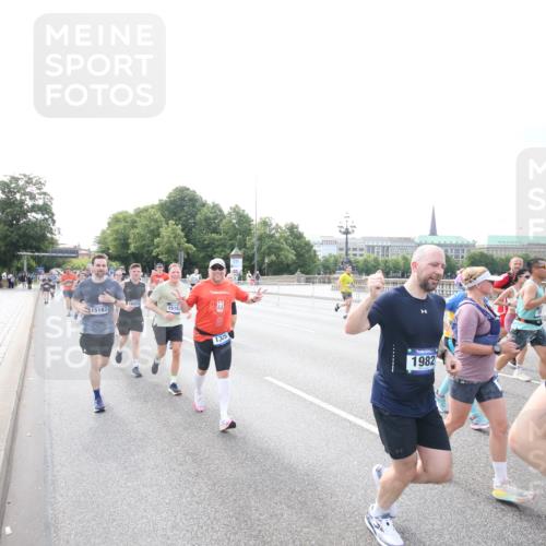 29.06.2025 - hella hamburg halbmarathon Jannik Wohlers http://msf.ph/oto/8148776 29.06.2025 10:17:46 Lombardsbrücke 1159, 1160, 1268, 1325, 1554, 1982, 2087, 2147, 2335, 2634, 2931, 3125, 3321, 3482, 3977, 4710, 4738, 4804, 6270, 7094, 7641, 7649, 7838, 7882, 7883, 8067, 8248, 8607, 9539, 9717, 9734, 9834, 9844, 10332, 10908, 10946, 11352, 11450, 11949, 12274, 12498, 12598, 12752, 12939, 13619, 13681, 14320, 14496, 14795, 14831, 15182, 15183, 15343, 15614, 16109, 16644, 16792, 16829, 18145, 18677 meine-sportfotos.de
