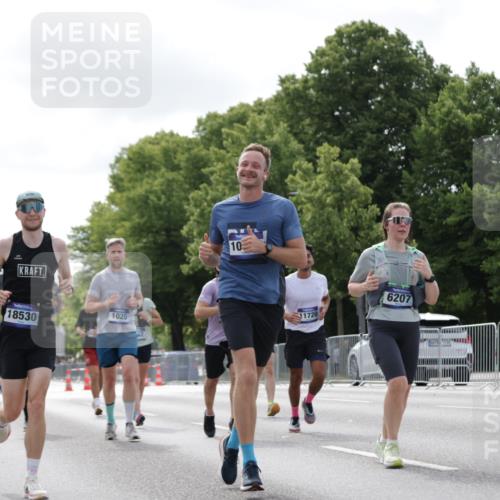 29.06.2025 - hella hamburg halbmarathon Jannik Wohlers http://msf.ph/oto/8148785 29.06.2025 10:12:27 Lombardsbrücke 1020, 1051, 1851, 1939, 2531, 2891, 2942, 4532, 5150, 6207, 7873, 7907, 8917, 10067, 10402, 11025, 11720, 12456, 14404, 14869, 15012, 15531, 16323, 16826, 16911, 17061, 17994, 18530 meine-sportfotos.de