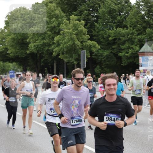 29.06.2025 - hella hamburg halbmarathon Jannik Wohlers http://msf.ph/oto/8148786 29.06.2025 10:49:43 Lombardsbrücke 1487, 1511, 3701, 3710, 3805, 4090, 4168, 5749, 5751, 5997, 6680, 6830, 7721, 7722, 7755, 8254, 9605, 9940, 10060, 10286, 10617, 11030, 11716, 11760, 12079, 13127, 13128, 13309, 13381, 13744, 13846, 14144, 14505, 15626, 15633, 16365, 16410, 16412, 16635, 17256, 18961, 19058, 19086 meine-sportfotos.de