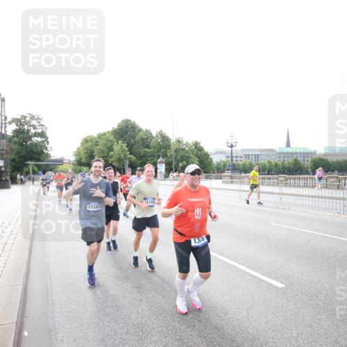 29.06.2025 - hella hamburg halbmarathon Jannik Wohlers http://msf.ph/oto/8148789 29.06.2025 10:17:46 Lombardsbrücke 1159, 1160, 1268, 1325, 1554, 1982, 2087, 2147, 2335, 2634, 2931, 3125, 3321, 3482, 3977, 4710, 4738, 4804, 6270, 7094, 7641, 7649, 7838, 7882, 7883, 8067, 8248, 8607, 9539, 9717, 9734, 9834, 9844, 10332, 10908, 10946, 11352, 11450, 11949, 12274, 12498, 12598, 12752, 12939, 13619, 13681, 14320, 14496, 14795, 14831, 15182, 15183, 15343, 15614, 16109, 16644, 16792, 16829, 18145, 18677 meine-sportfotos.de