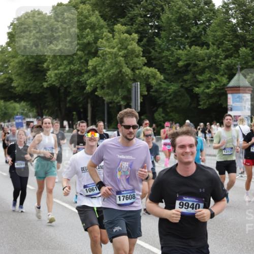 29.06.2025 - hella hamburg halbmarathon Jannik Wohlers http://msf.ph/oto/8148793 29.06.2025 10:49:43 Lombardsbrücke 1487, 1511, 3701, 3710, 3805, 4090, 4168, 5749, 5751, 5997, 6680, 6830, 7721, 7722, 7755, 8254, 9605, 9940, 10060, 10286, 10617, 11030, 11716, 11760, 12079, 13127, 13128, 13309, 13381, 13744, 13846, 14144, 14505, 15626, 15633, 16365, 16410, 16412, 16635, 17256, 18961, 19058, 19086 meine-sportfotos.de